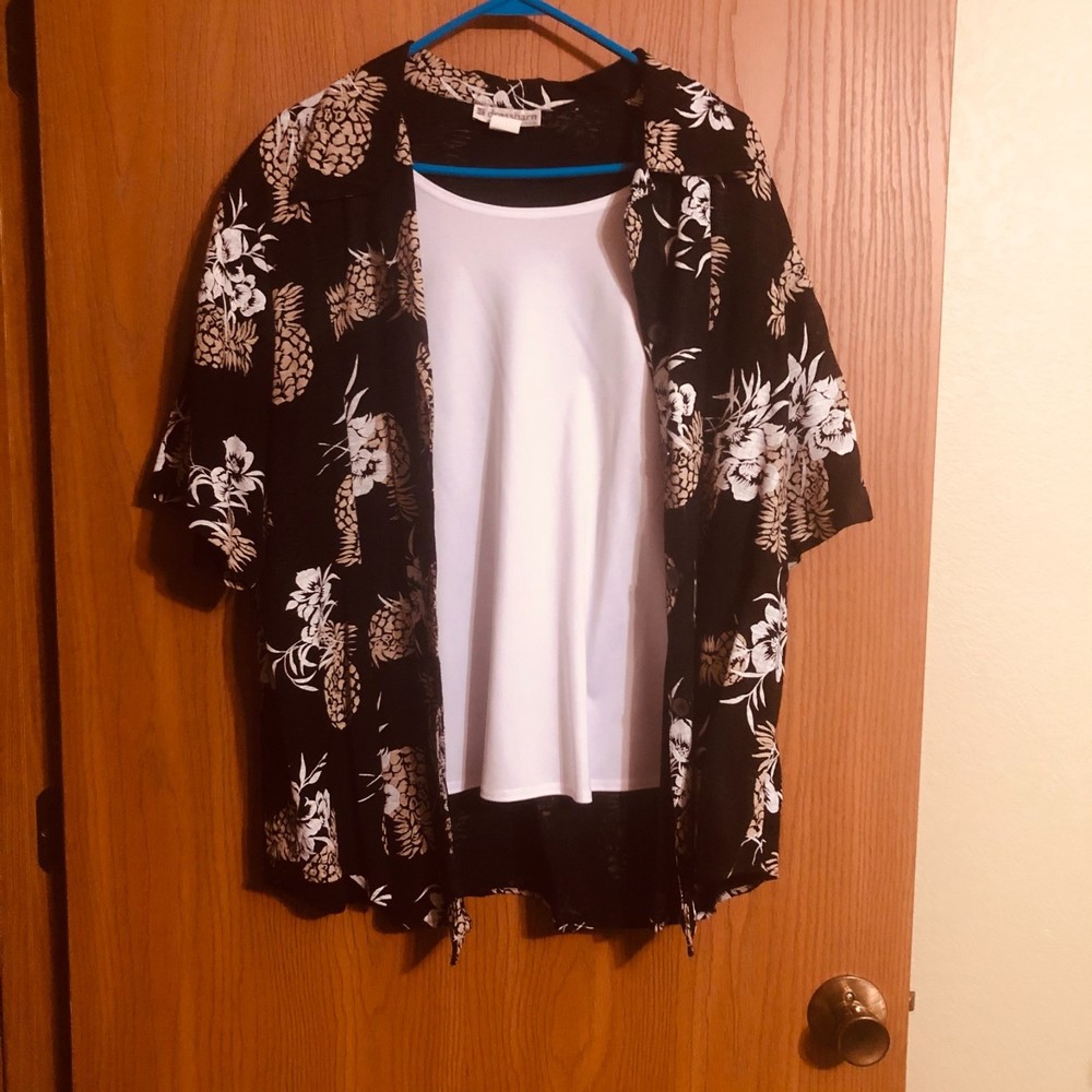 Womens white tank and black with pineapple print 2-in-1 blouse DressBarn 22 24